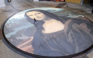 全球最大《蒙娜丽莎》复制画亮相
