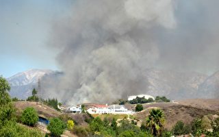 洛杉矶发生8处山火 一度危及华人社区