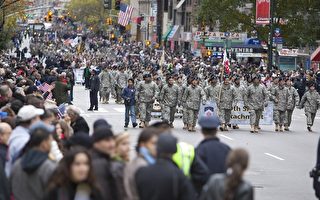 组图：全美最大退伍军人节游行纽约举行