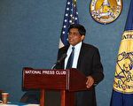 国际大赦的美国分部亚太部主席库马尔在记者会上发言 (摄影：王洋/大纪元)