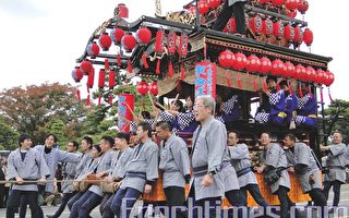 日國民大型遊行慶祝天皇即位20週年
