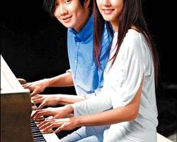 林俊傑秀鋼琴才藝  和林逸欣甜蜜「四手聯彈」