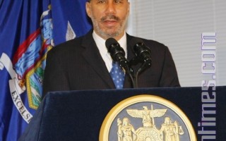 州长暂停10%付款 纽约少8400万