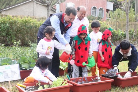 苗栗大湖草莓红了300家观光果园开放采果 大纪元