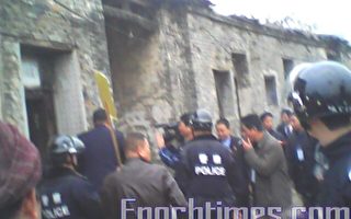 粵五百警突襲村莊 剷平數十房屋 抓4人