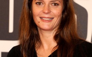 凱薩琳丹妮芙之女 「我的瘋狂書迷」扮宅女