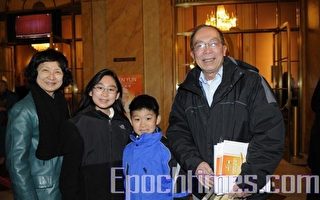 美国华裔家庭专门安排孩子们看神韵