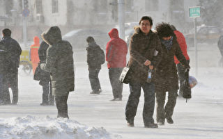 2010年元旦，哈爾濱市氣溫已經突破了零下30度，然而供暖問題一直無法得到保證，致使哈爾濱市香坊區的數萬居民在冷屋子裡度過了一個顫抖的新年。 ( GettyImage )