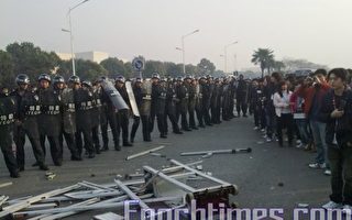 视频：苏州工业园千人大罢工 遭300特警镇压