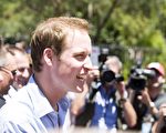 英威廉王子到達悉尼，引起數千人歡迎。澳多家大媒體爭相報導。（攝影：安娜/大紀元）