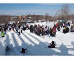 冰雪节上深受欢迎的活动——坡道滑雪（大纪元资料图片）