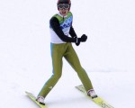 瑞士男子跳台滑雪金牌选手阿曼穿改装过雪靴鞋套惹争议。(法新社)