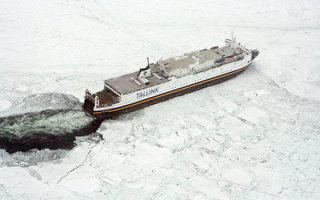 波罗的海数十艘船只因海水结冰受困