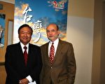 台湾驻美代表处驻美副代表张大同与美利坚大学国际事务学院院长路易斯古德曼（Dr. Louis Goodman）共同出席大华府地区第一届“台湾电影节”。（摄影：馨芳/大纪元）