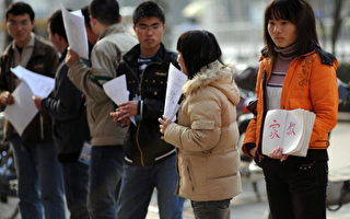 外电﹕中国大学生是否过多？
