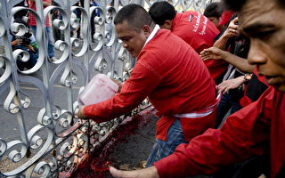 泰红衫军示威人数锐减 “血染”总理府