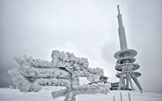 图文：德国东部布罗肯峰地区积雪80釐米