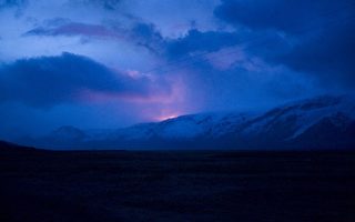 冰岛南部火山爆发 紧急撤离居民