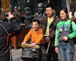 近八成中国人希望生两个孩子