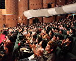 2010年3月27日神韻紐約藝術團在南台灣嘉義的首演爆滿。（攝影：鄭順利/大紀元）