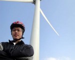 七年级生Mr. Green陈致廷放弃法律所学，创办社群网站Daily Lohas，并以单车环岛方式，体验台湾各地绿色建筑和领略种种低碳生活方式。(陈致廷提供/中央社)