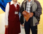 土库国小退休校长刘明清（右）与朋友。（摄影：李黛娜／大纪元）