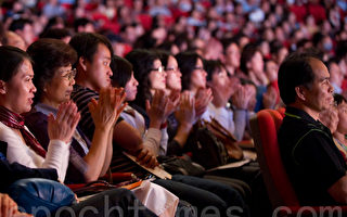 神韻熱蔓延東台灣  數百觀眾跋涉慕名來