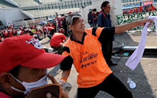 泰国总理下令调查示威流血事件