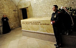 组图：波兰总统长眠瓦维尔城堡地下墓室（续）