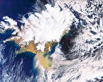 歐洲太空總署環境觀測衛星Envisat的中解析度成像光譜儀（MERIS）十七日拍攝的冰島火山灰雲往東方、南方擴散狀況。（法新社）