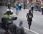 組圖：波士頓馬拉松賽競爭激烈