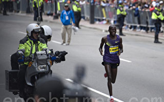 組圖：波士頓馬拉松賽競爭激烈