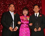 圖為2010年獎項評審主席譚秋晴(中) 與Vincent Chau(右)、Trung Doan (左)合影。 （攝影：張迎/大紀元）