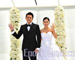 張東健、高素榮在婚禮開始前舉行了簡單的記者招待會。(攝影：李裕貞/ 大紀元)