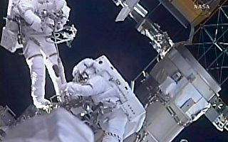 美国宇航员完成七小时太空行走
