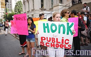 教師學生家長聯合抗議削減教育經費