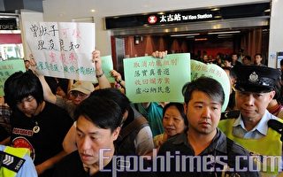 香港民间强势抗议政制改革推销