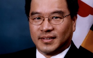 专访美国马州首位华裔车管局长