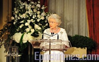 组图：英女王出席国宴 赞加拿大自由价值观