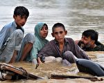 连续3天以来的洪水，造成了巴基斯坦至少有313人死亡。（AFP）