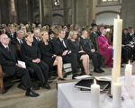 7月31日，德國女總理默柯爾（Angela Merkel）和總統沃爾夫（Christian Wulff）等數百人，都參加了在一座教堂中舉行的追悼儀式。（AFP）