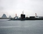 面對美韓軍演，中共少將竟稱：美國航空母艦到黃海地區，是給中國提供一個「活靶子」，中南海的做法，實際上只是虛張聲勢。圖為停靠於南韓斧山的導彈「密歇根」號潛艇（Wikimedia）