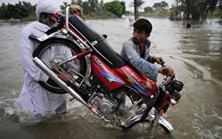 组图:巴基斯坦洪灾 再撤50万人