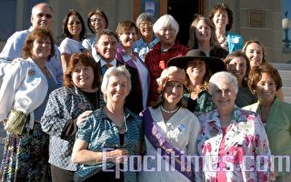 红木城庆祝“妇女平等日”90周年