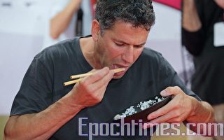 台北美食展：3分鐘134粒  夾米最筷手