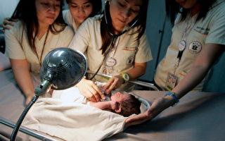 菲律賓機場垃圾袋內發現1新生兒