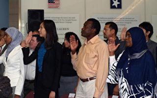 16国移民宣誓入籍美国 心怀感激