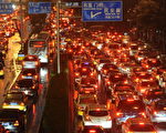图为北京在中秋前的拥堵交通。   图片来源：Getty images