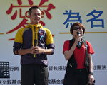 高龄的朱爷爷、截肢的超马妈妈  依然为爱陪跑
