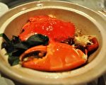秋蟹料理大赏--帝王蟹两吃。（摄影：徐乃义 / 大纪元）